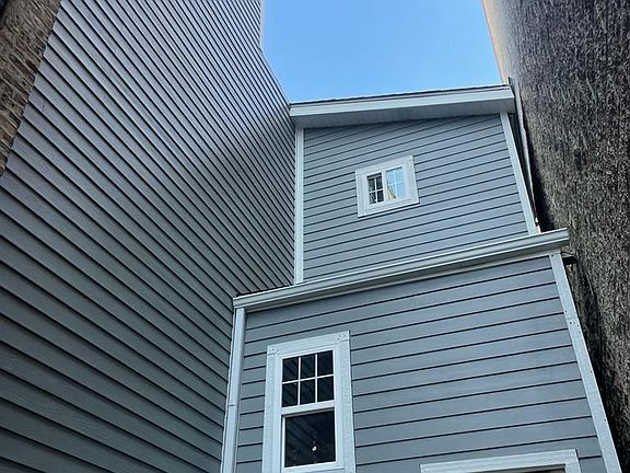 2nd image of 831 S Western Ave #1R