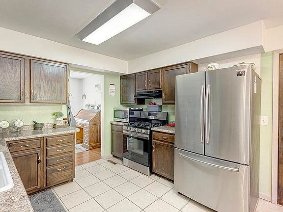 5th image of 3132 Shelburne Dr