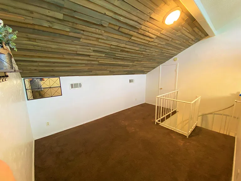223 Hood St — Photo 5