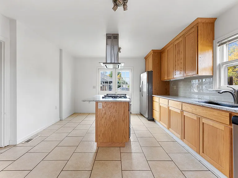 5937 N Denver Ave — Photo 10