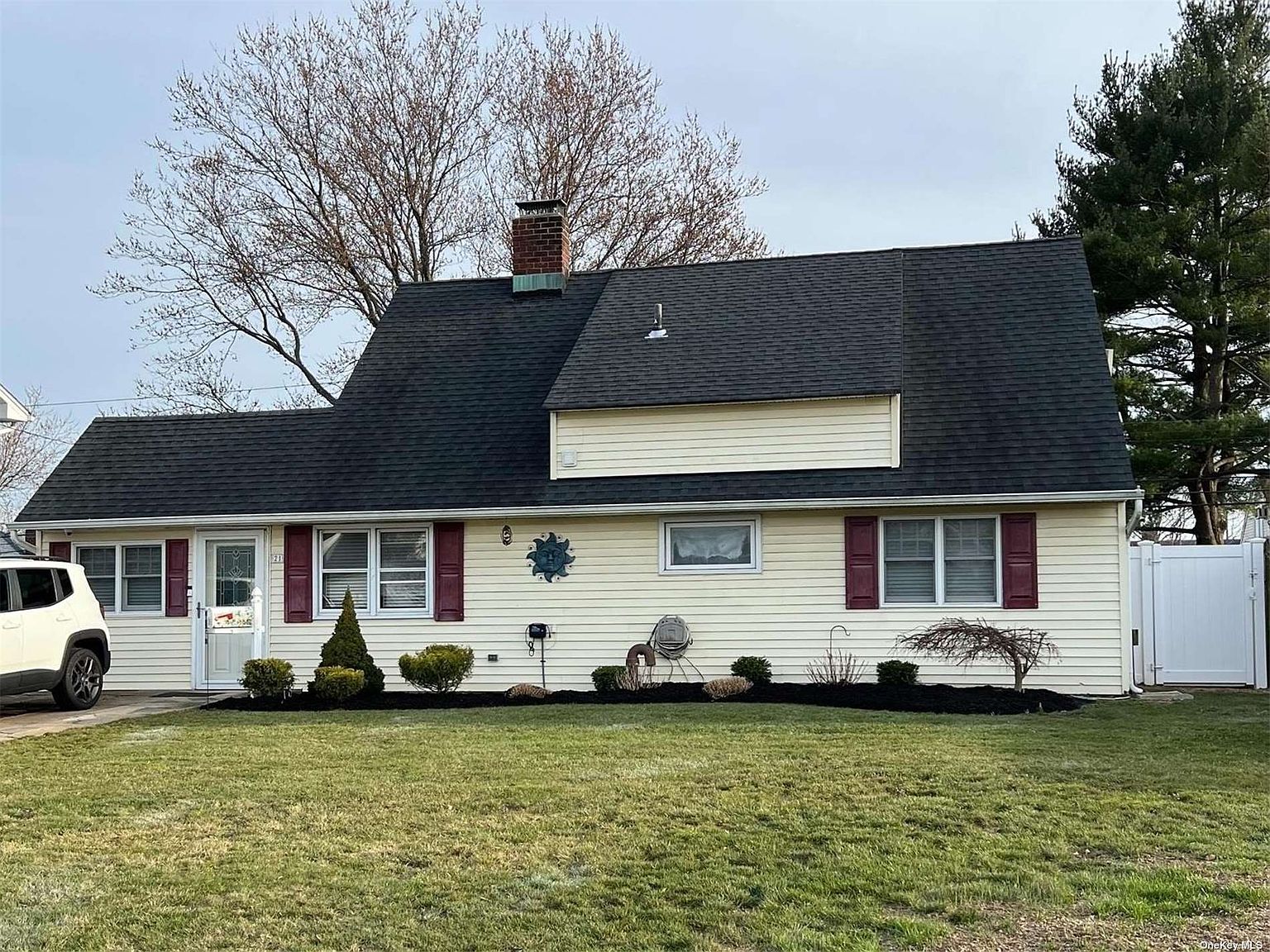 21 Sprucewood Drive, Levittown, NY 11756 Zillow