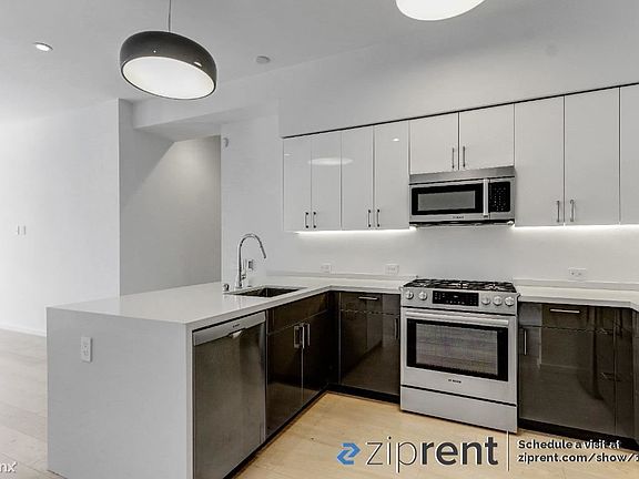 2nd image of 1001 17th St Unit 307
