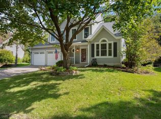 8910 Knollwood Dr, Eden Prairie, MN 55347