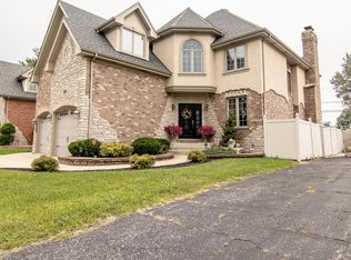 5742 W 83rd St, Burbank, IL