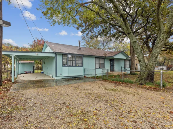 560 Lakeshore Rd, Shady Shores, TX 76208