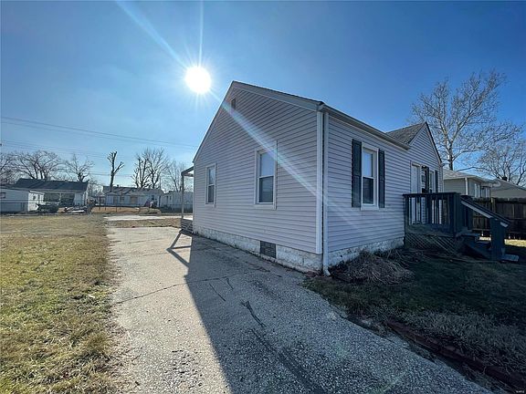 2nd image of 1138 E Lorena Ave