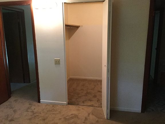 Master Bedroom walk in closet