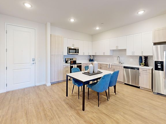 4th image of 6201 Oakland Ave NE #1306