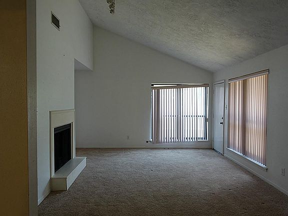4th image of 818 Garden Walk Dr