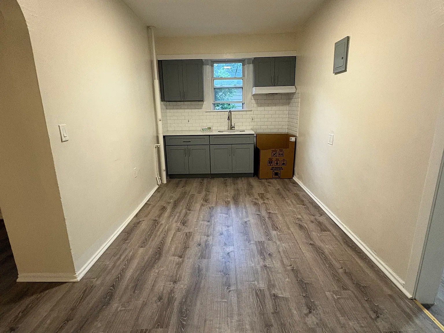 3 bed, 700 sqft, $3,600 — Photo 3