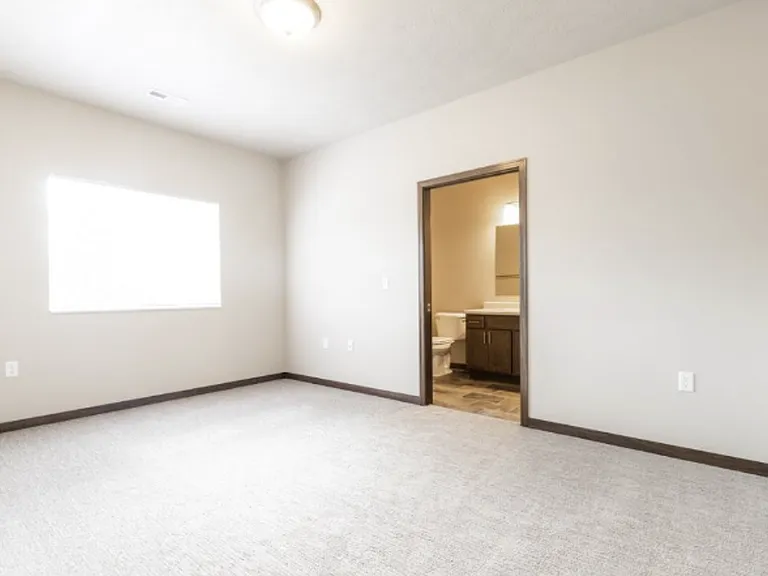 500 N Shepherd Ave — Photo 2