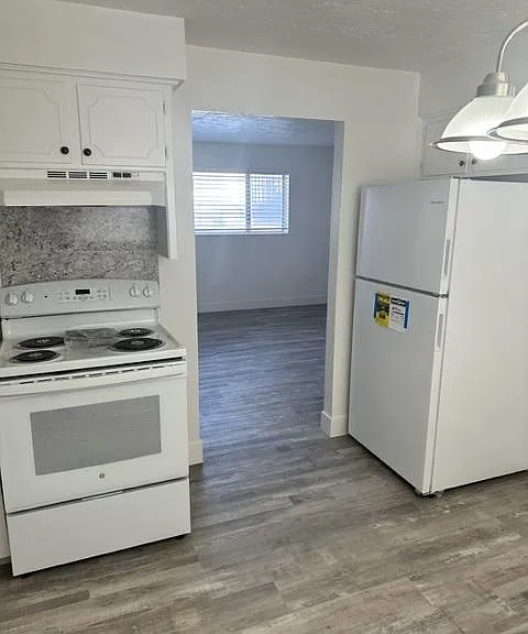 661 Hansen Ave #2 — Photo 3