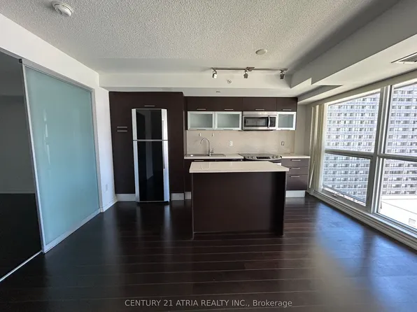 386 Yonge St, Toronto, ON