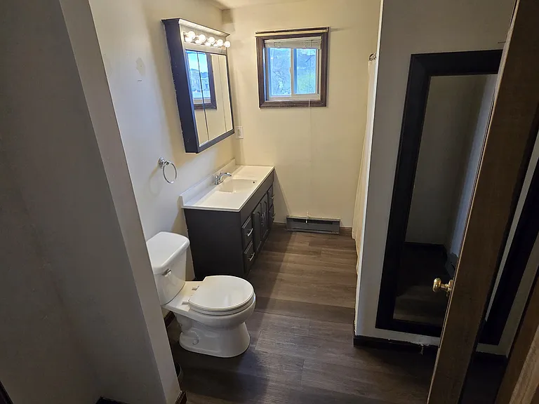 718 East St — Photo 15