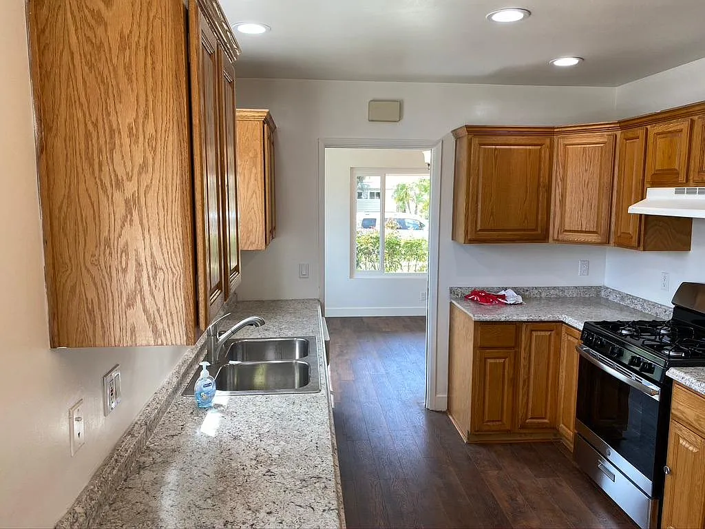 3 bed, 1700 sqft, $4,395 — Photo 4