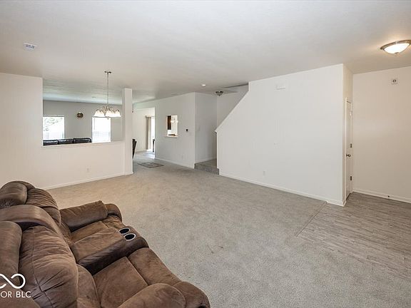 4th image of 2625 Applecard Dr