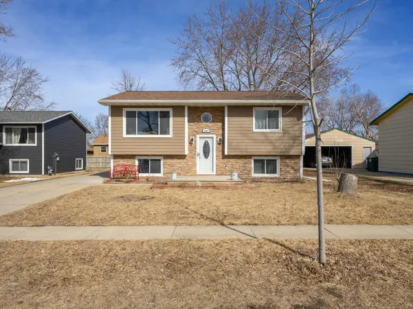 1837 S Village Dr SE, Rochester, MN 55904