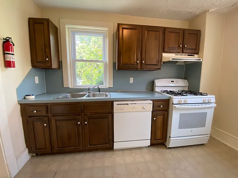 22 Walnut St — Photo 11