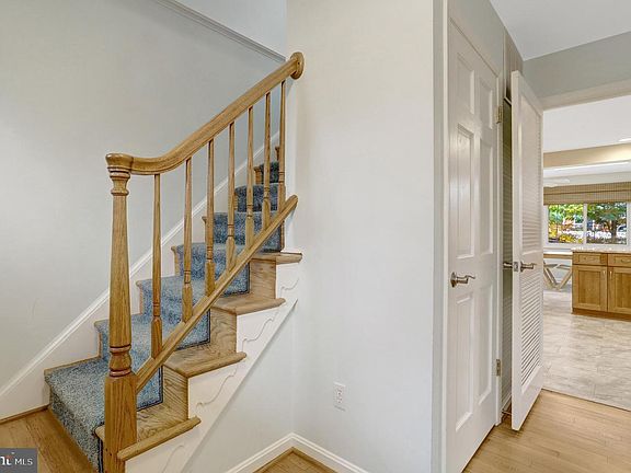 3rd image of 8816 Victoria Rd