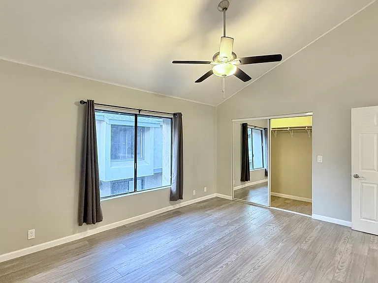 2135 E Valley Pkwy #33 — Photo 23