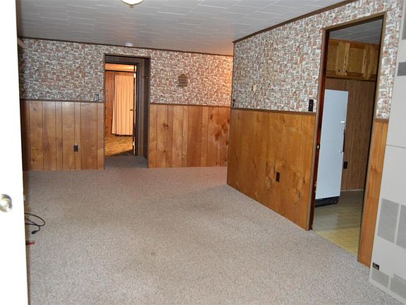 4th image of 10615 Glenn Ave