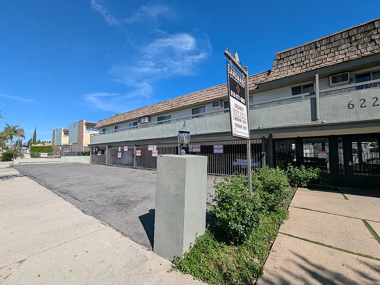 6220 Lemona Ave — Photo 3