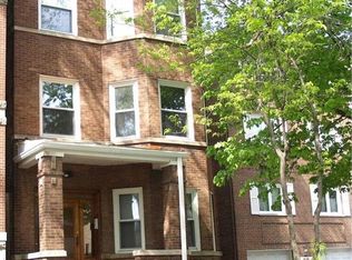 918 W Wolfram St #1, Chicago, IL 60657