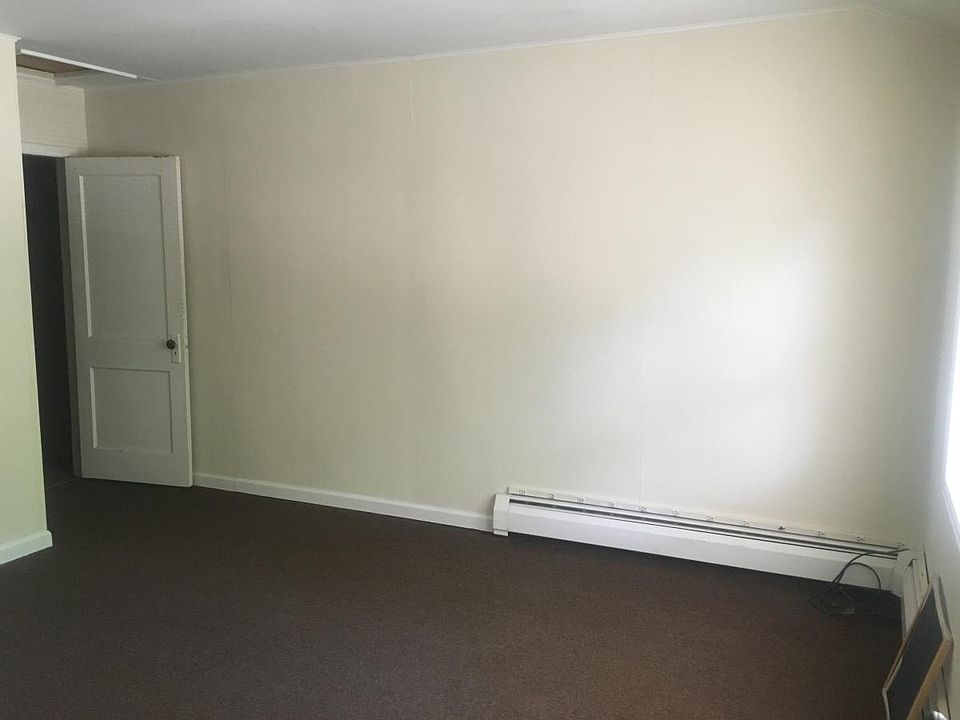 2nd image of 3123 Lake Rd
