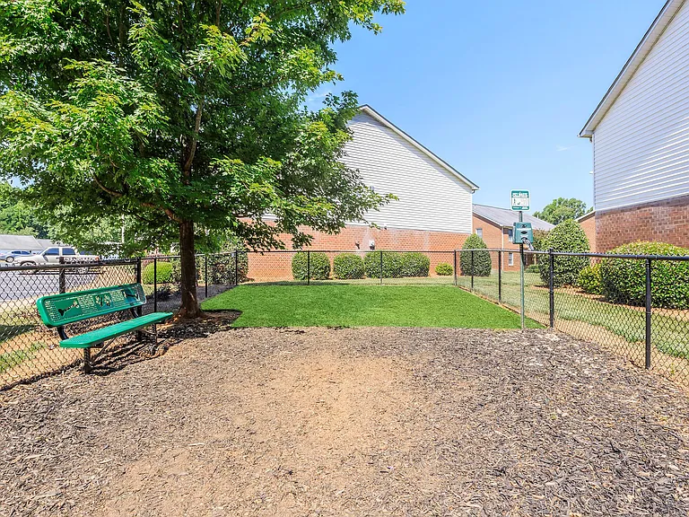 Belmont Heights Apartments & Townhomes — Photo 15