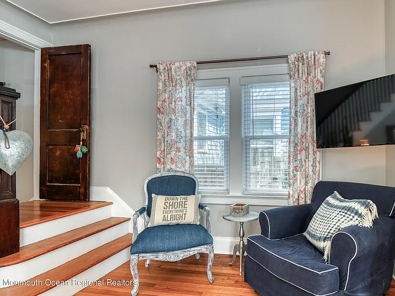 1505 Emory St #WINTER RENTAL — Photo 11