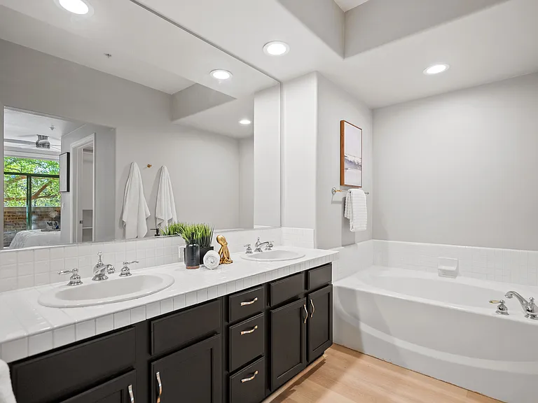 144 S 3rd St #303 — Photo 4