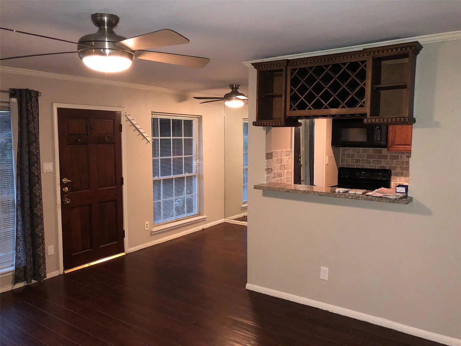 1 bed, 1.0 bath, 597 sqft, $1,195 — Photo 2
