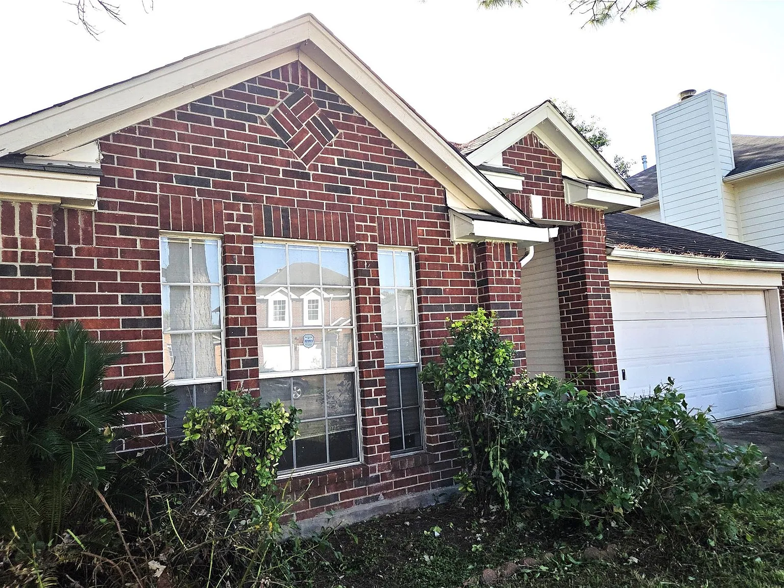 3 bed, 2.0 bath, 1958 sqft, $2,100 — Photo 3