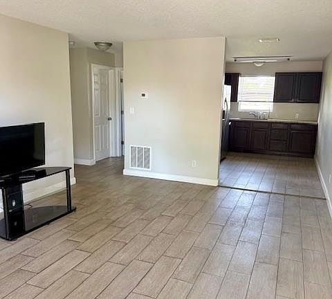 4th image of 304 Delespine Ave APT 4