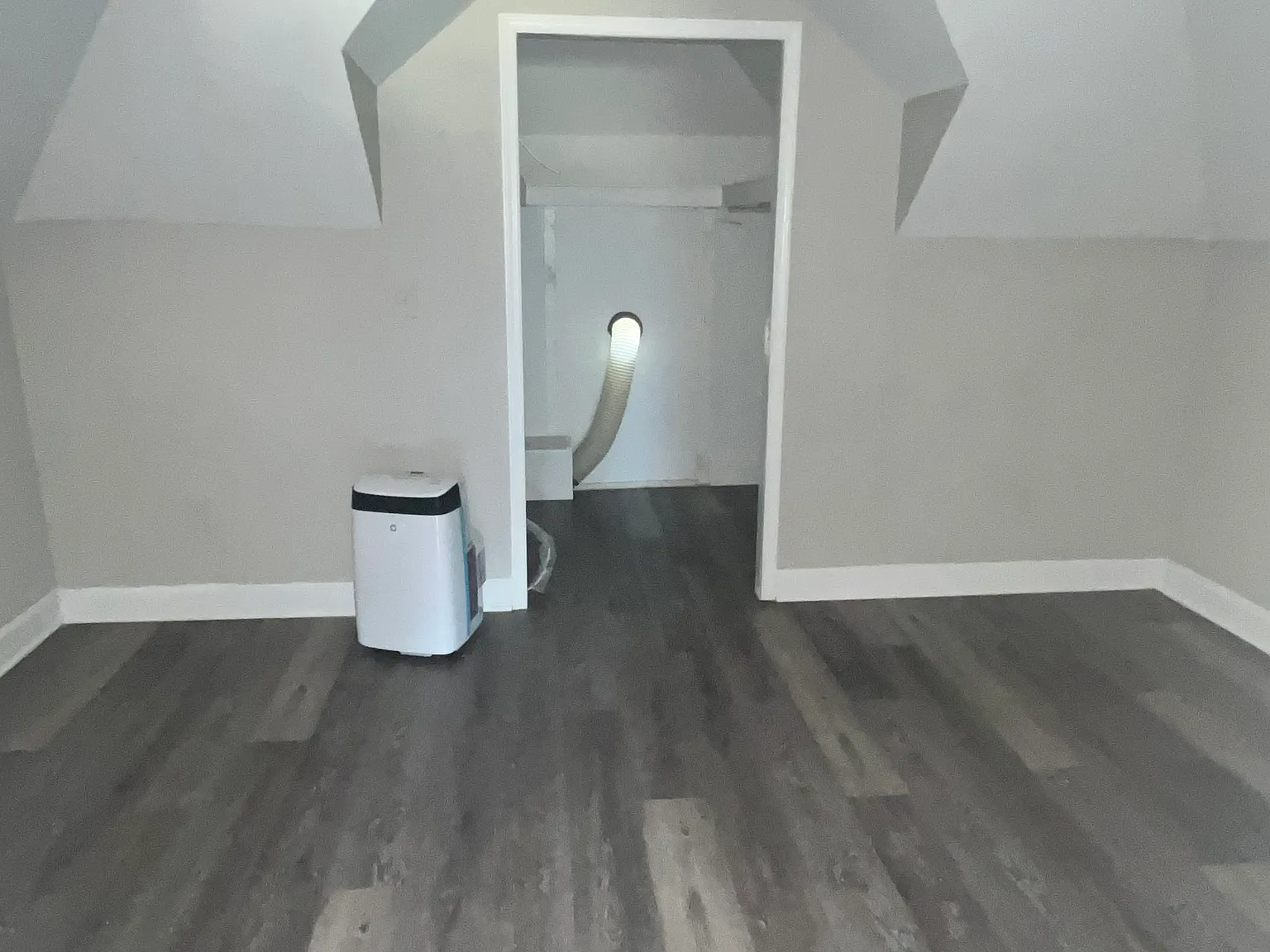 1 bed, $1,050 — Photo 2