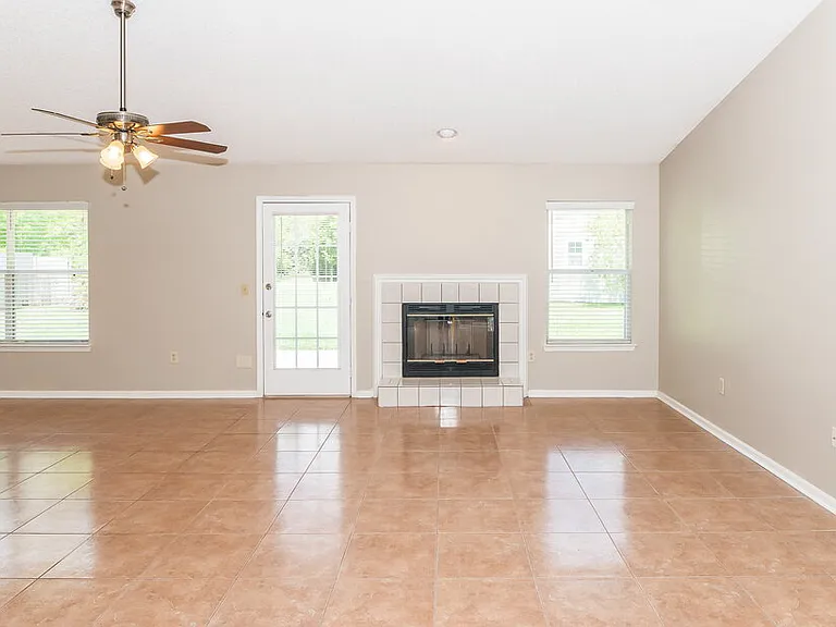 3379 Deerfield Pointe Dr — Photo 3