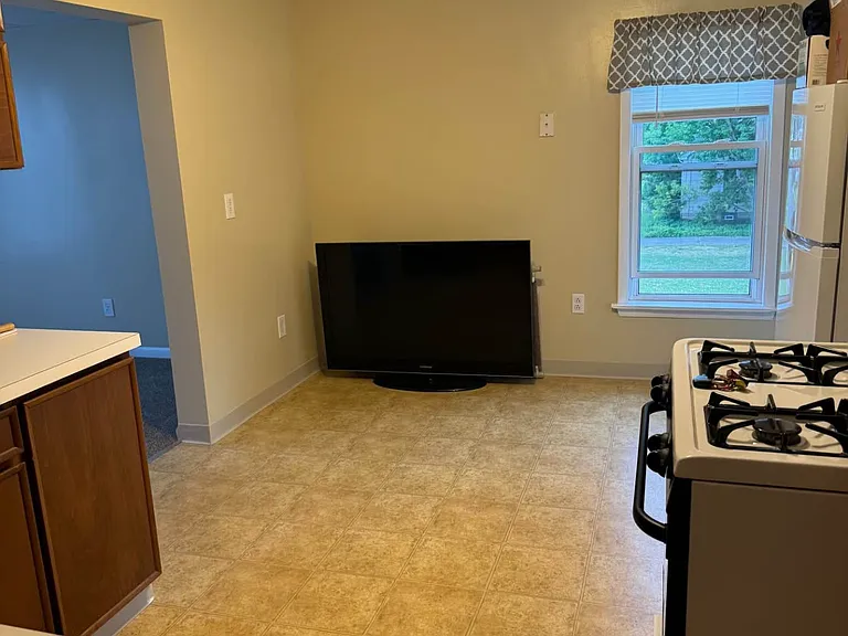 40 Harlan St #4 — Photo 3