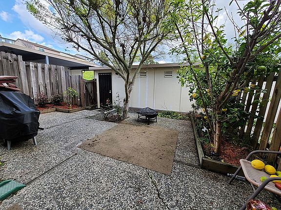 4th image of 64 Greenview Ln