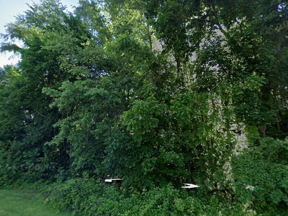 2nd image of Benton St