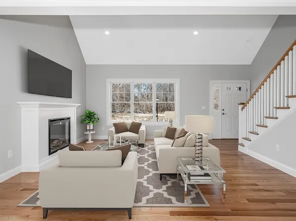 15 Louis Farm Rd #15, Dracut, MA 01826