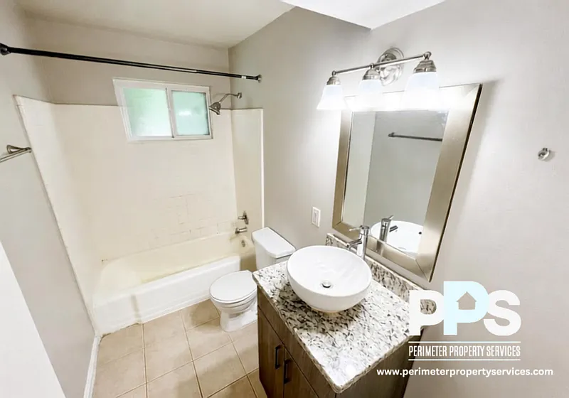 221 Lampkin St NE — Photo 2