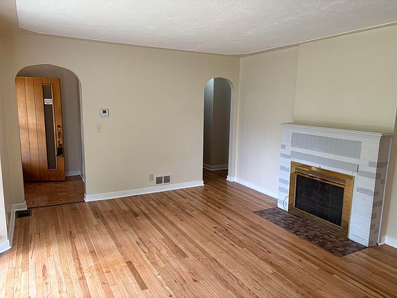 3rd image of 298 McKinley Ave N
