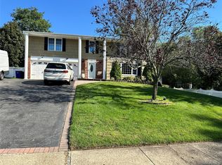 209 Old Post Dr, Hauppauge, NY 11788
