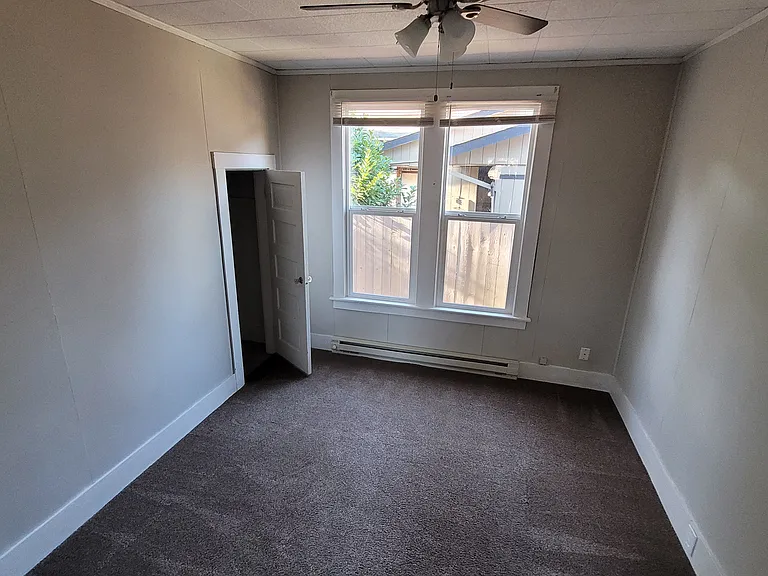 314 E Sherman St — Photo 17