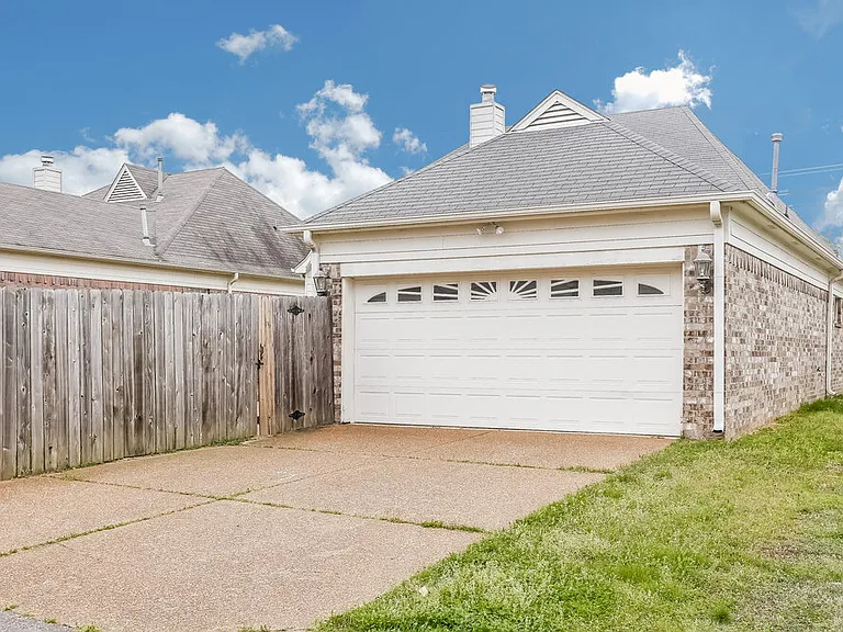 1112 Averett Ln — Photo 15