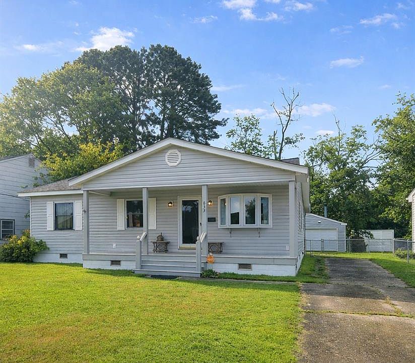 1st image of 833 Thames Dr