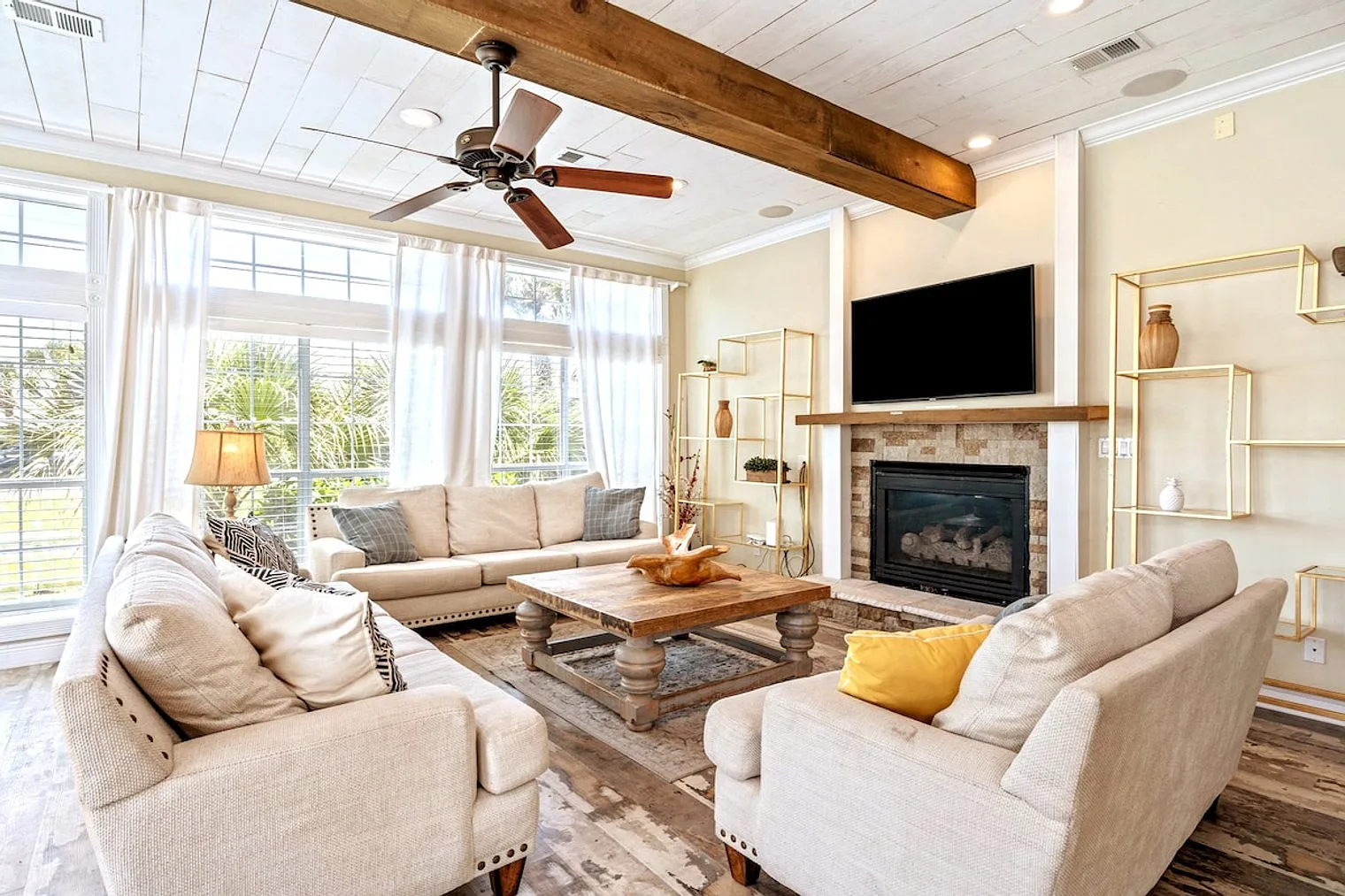 8 bed, 5.0 bath, 4876 sqft, $6,647 — Photo 3