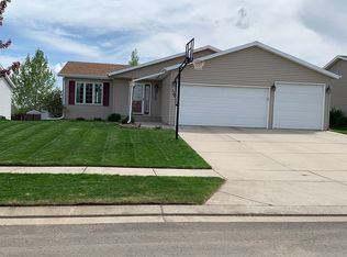 4831 Fairfax Loop, Bismarck, ND 58503