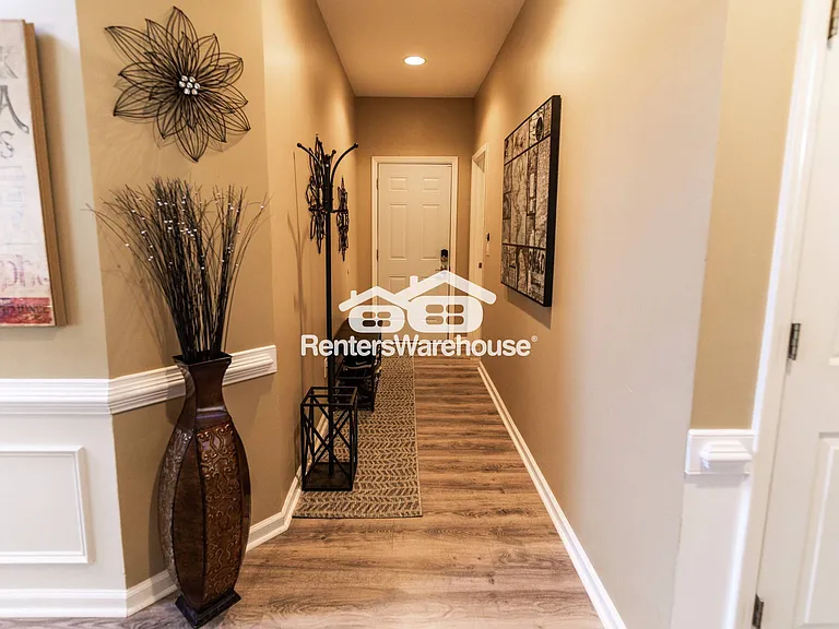1900 Enfield Ct — Photo 10