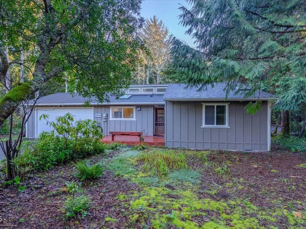 199 SW The Pines Dr, Depoe Bay, OR 97341